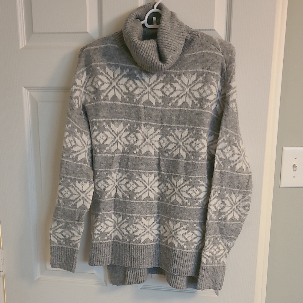 cupcakes & cashmere Gray and White Snowflake Turtleneck Sweater